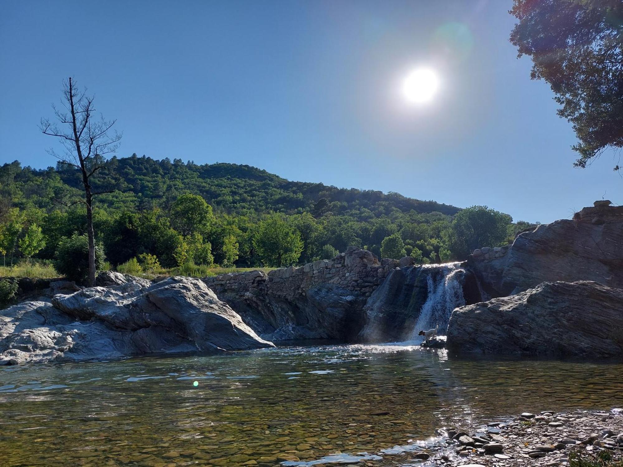 Gite Et Jardin En Bord De Riviere Saumane Luaran gambar